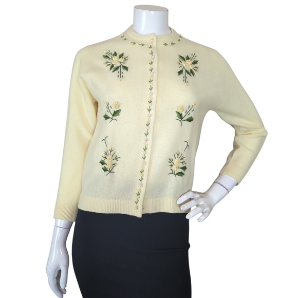 Vintage Yellow Flower Embroidered Sweater - Picture 2 of 12